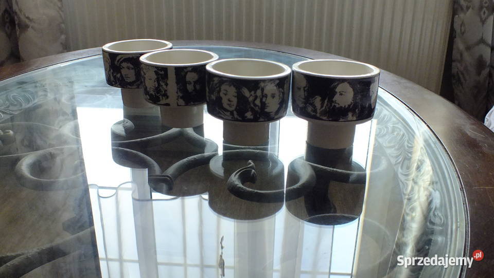 Kolekcjonerski zestaw porcelanowych filiżanek