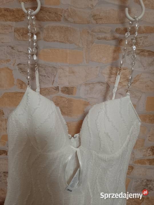 38M ASOS Design Długa bogato zdobiona sukienka z sprzedam