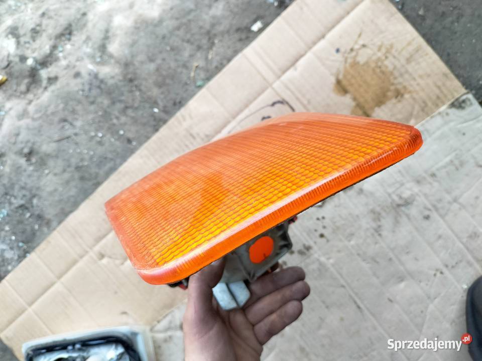 AUDI 80 B3 80B3 LAMPA TYŁ TYLNA PRAWA BŁOTNIK prawe Kamień-Kolonia