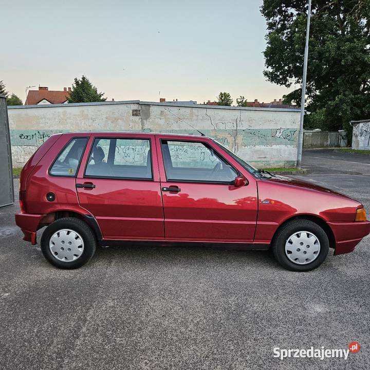 Dobrze zachowany Fiat UNO 10 lakier metallic Trzcianka