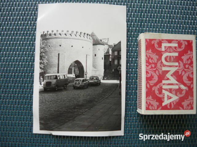Stare zdjęcie Barbakan Warszawa samochody Myszków