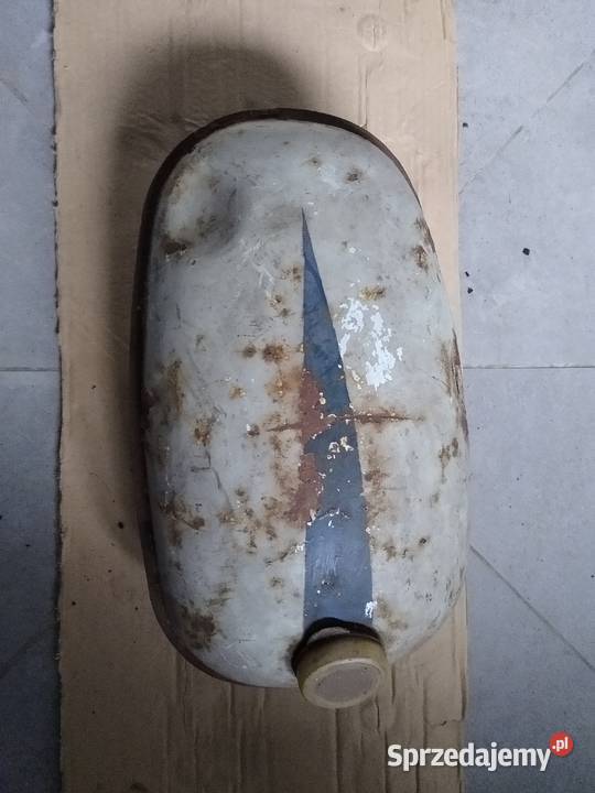 Komar bak zbiornik paliwa pozostałość Kruszwica