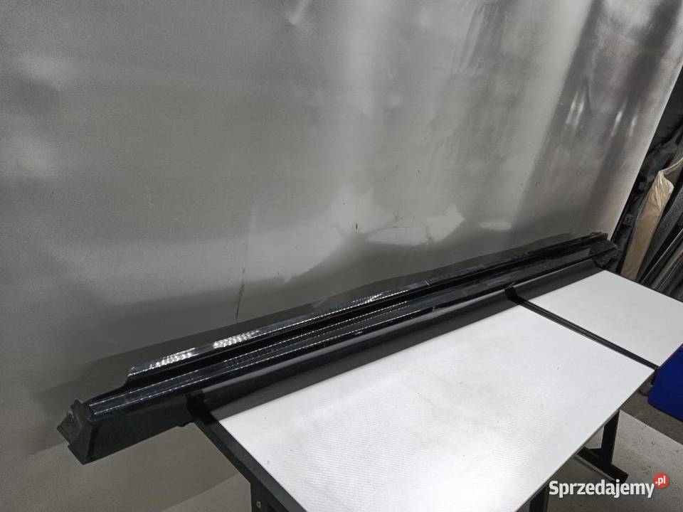 LISTWA PROGOWA PRAWA RENAULT MEGANE V 764184243R