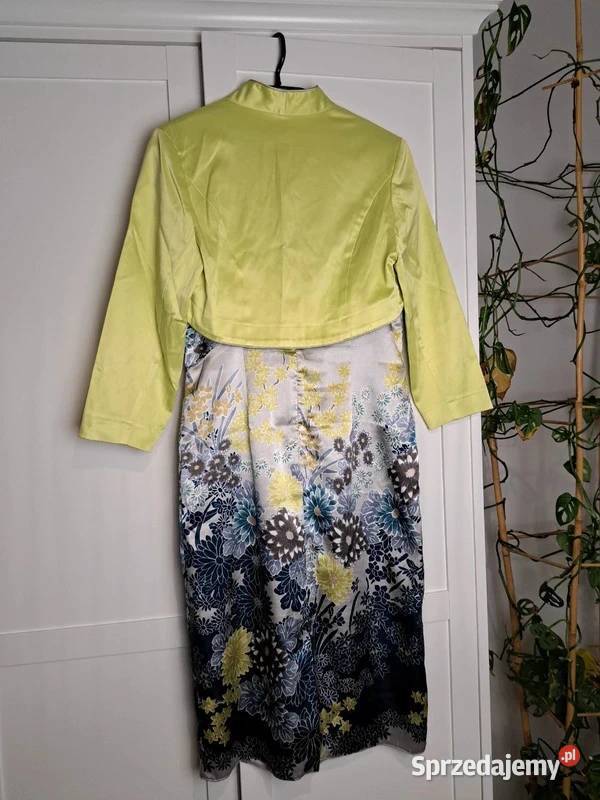 Elegancka satynowa sukienka w kwiaty z bolerkiem Trąbki Wielkie sprzedam