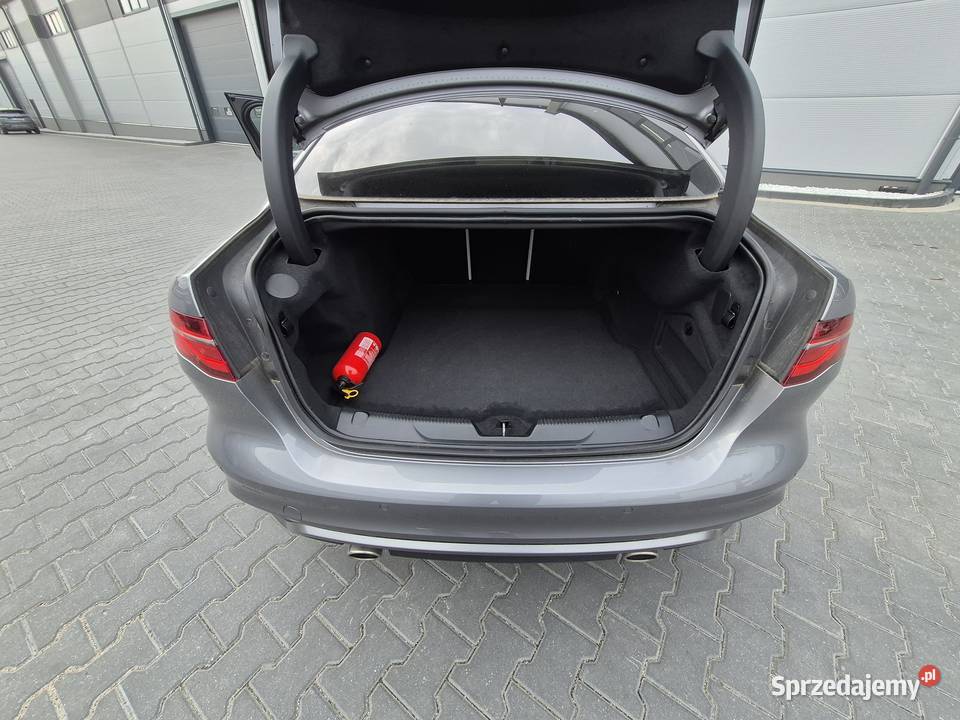 Syndyk sprzeda Jaguar XE X760 20 I4 Petrol Warszawa