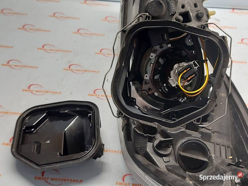 VOLVO C30 12r lampa prawa przód 31299821 ANGLIK Kielce