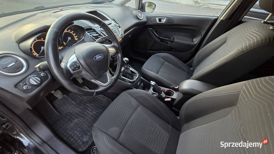 Ford Fiesta Ford Fiesta czarna LPG raty wynajem Rok produkcji 2013 Kraków