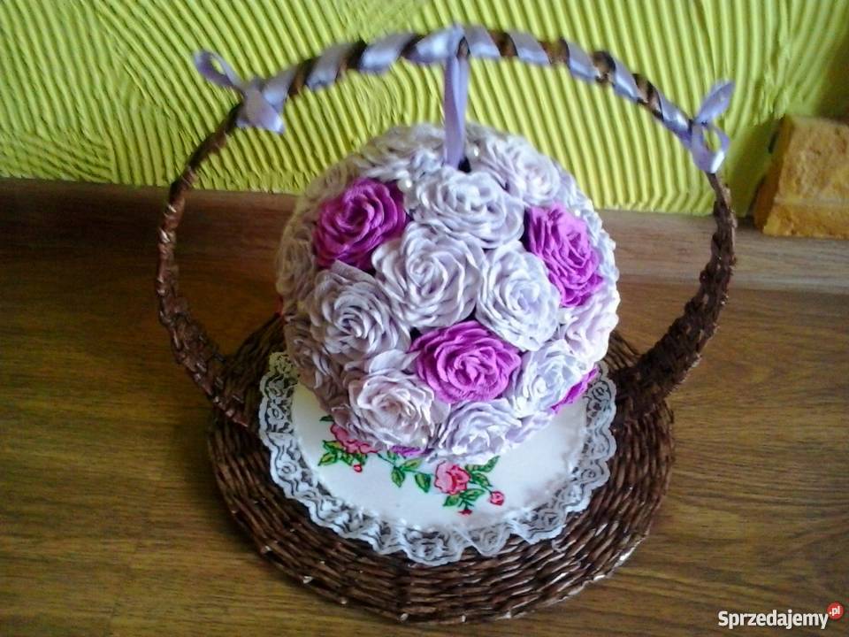 Kule kwiatowe z włoskiej krepy Koronowo