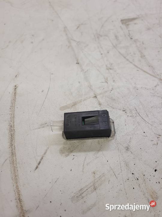 LAMPKA OŚWIETLENIE KABINY AUDI LED 8J0947409 Przystajń