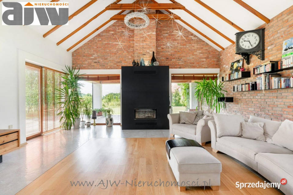 Sprzedaż domu wolnostojącego Osieck 560m2
