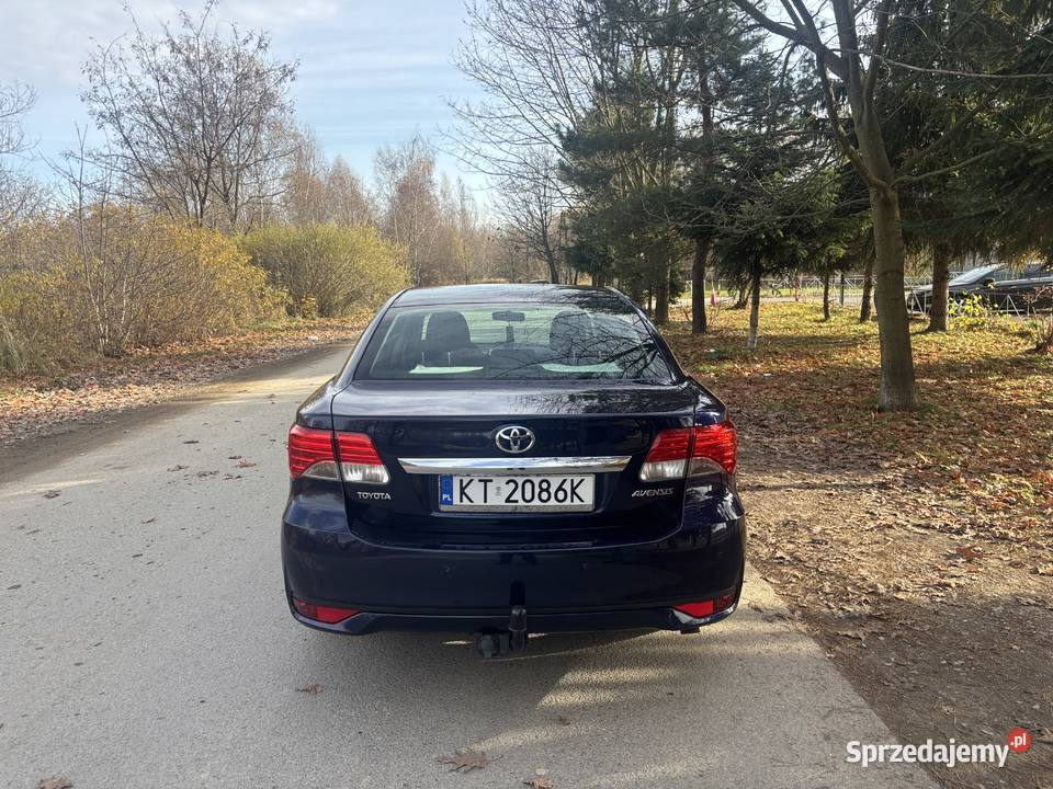 niezwodna toyota avensis sedan manualna