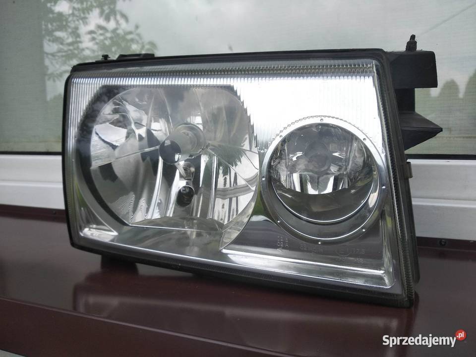Nissan Terrano II 2 LIFT FL lampa przednia prawa Części samochodowe łódzkie Sieradz