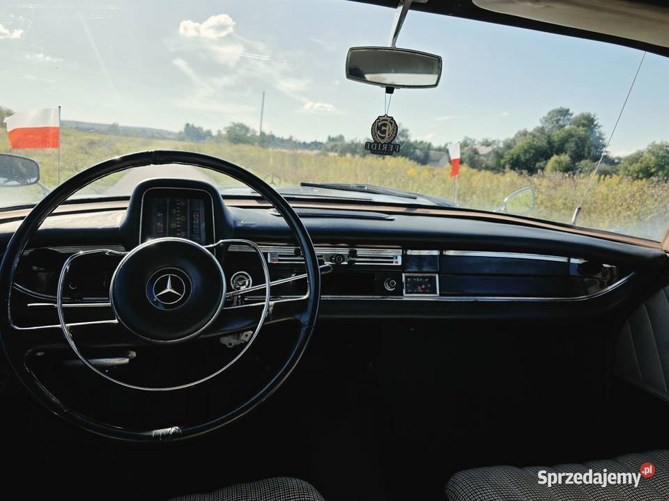 Mercedes 190C W110 Skrzydlak podkarpackie