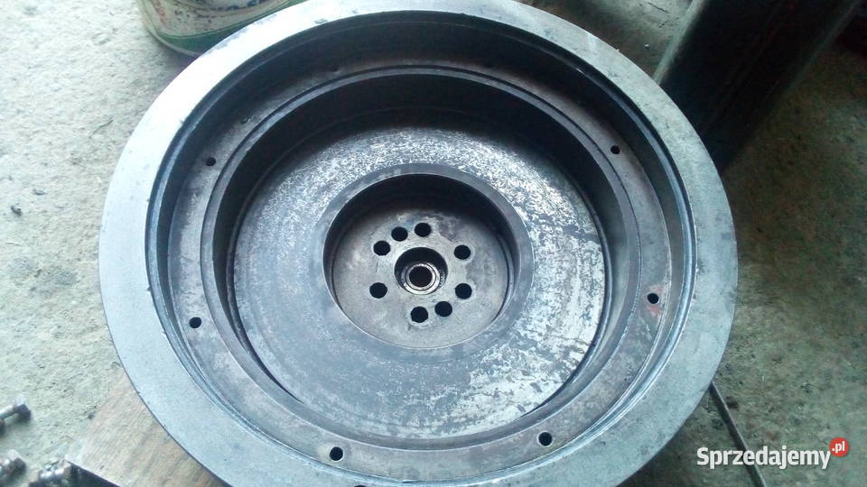 Sprzedam koło zamachowe ursusa c330 starego Maćkowice