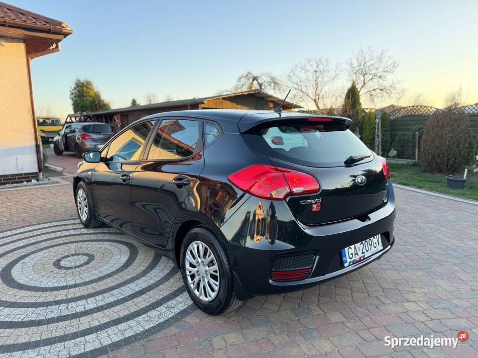 Kia Ceed 14 CRDi Niski przebieg Salon 2 komplety kupiony w polskim salonie
