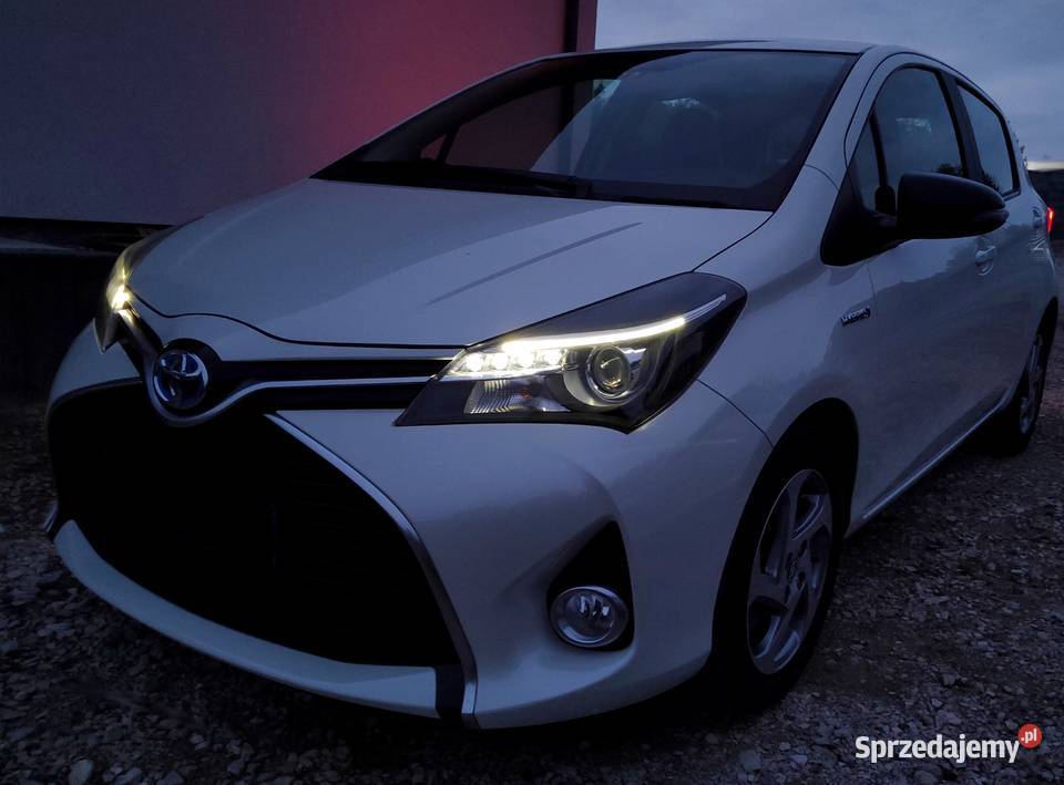 Toyota Yaris 2014 Hybryda 15 sanki airbagi deska lubelskie Zamość