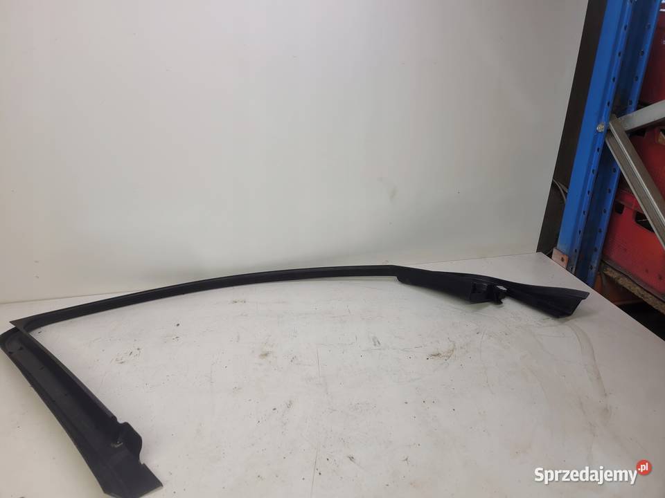 RAMKA OSŁONA DRZWI PRAWY PRZÓD AUDI Q5 8R0867610 Przystajń