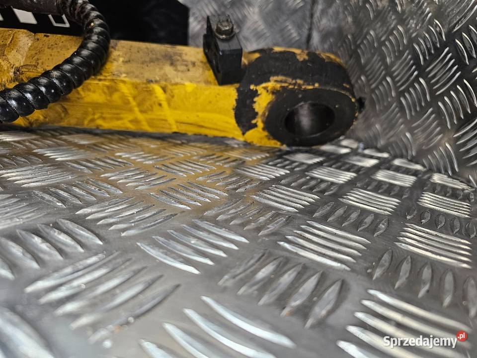 Siłownik hydrauliczny otwierania łyżki Komatsu pomorskie