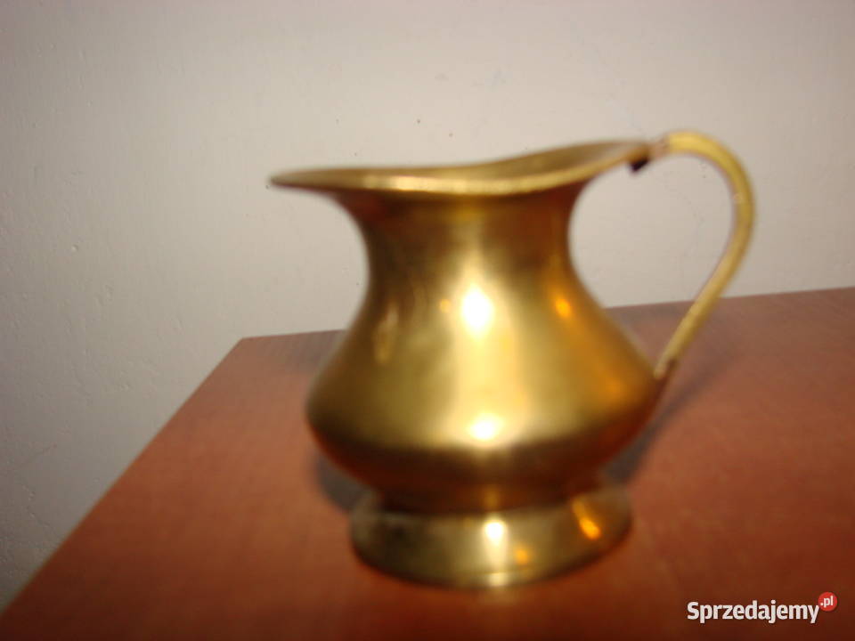 mały mosiężny dzbanek Pozostałe Pruszcz Gdański