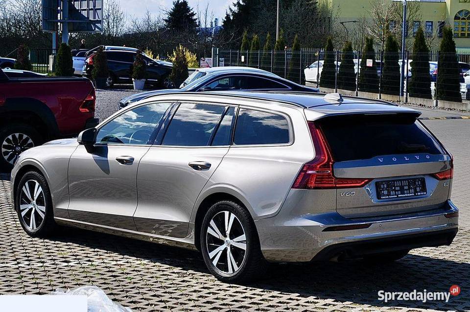 Volvo V60 B3 20 benzyna B Geartronic Momentum nieuszkodzony Goleniów