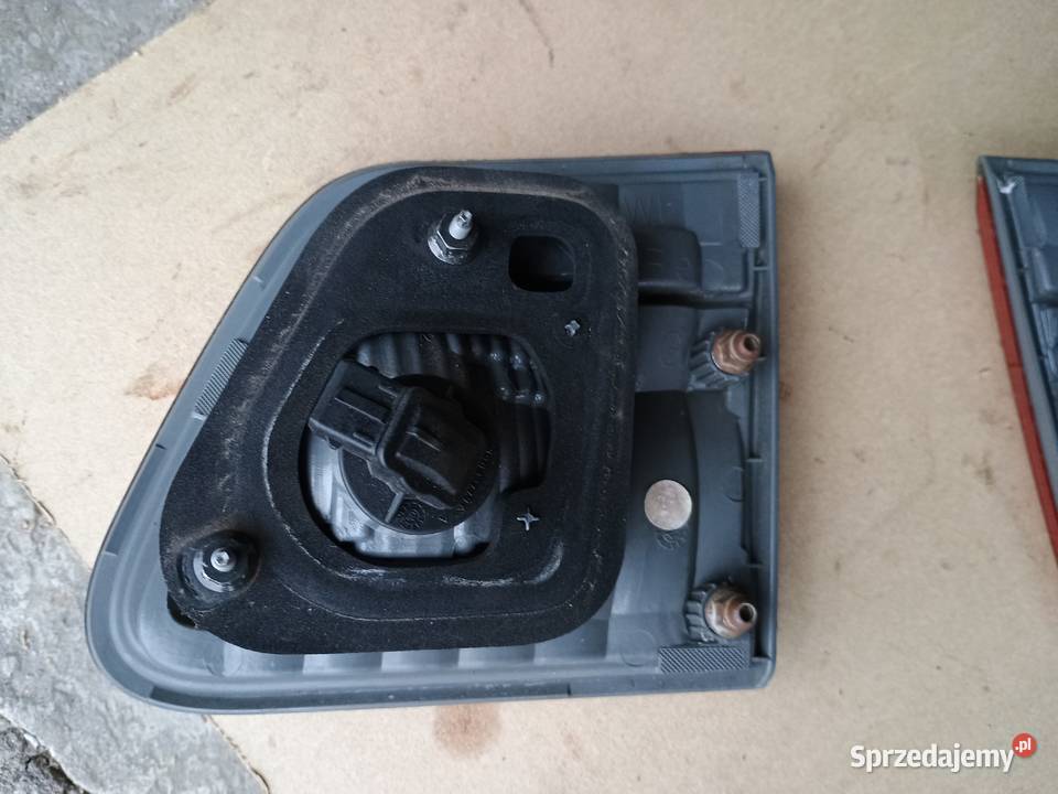 Lampa Tylna Lewa w klapę bagażnika Toyota osobowe lubelskie Mosty sprzedam