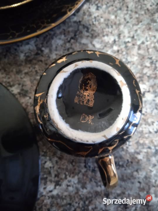 Zestaw filiżanek z talerzykami z Chodzieży