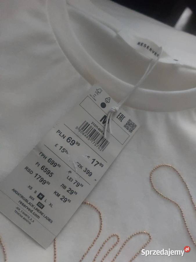 Tshirt bawełniany że złotym zdobieniem marki