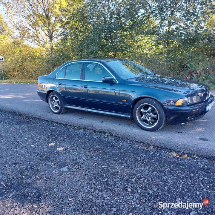 BMW E39 22 benzyna Rok produkcji 2002 Seria 5