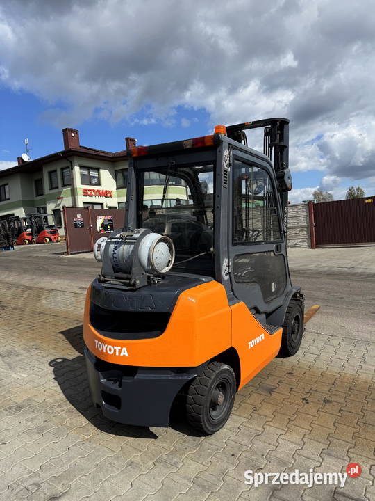 wózek widłowy TOYOTA 8FGF25 LPG kabina przesuw Działoszyn