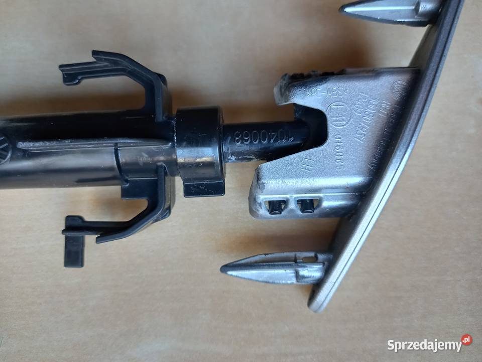 VW Passat B8 spryskiwacz lampy przód Bukownica