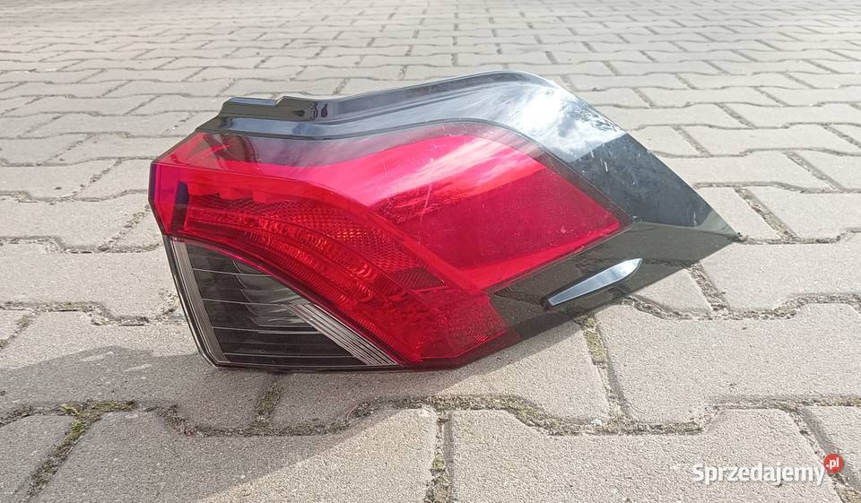 Toyota Rav 4 V lampa tylna prawa Przeźmierowo