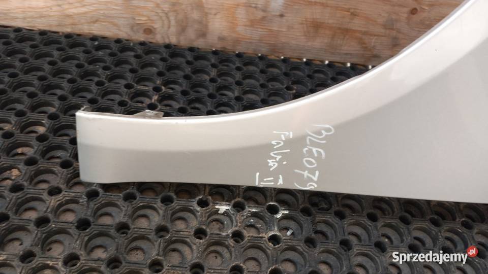 SKODA FABIA II BŁOTNIK PRZÓD LEWY 9102 Zbierkowo
