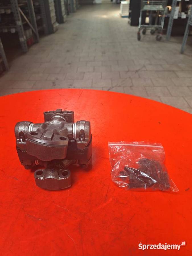 PRZEGUB CARDANA KPL MASSEY FERGUSON 5744000000