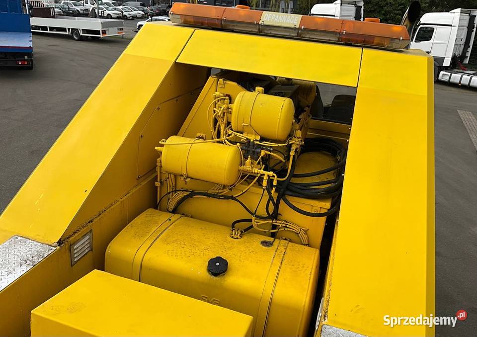Holownik pomoc drogowa 8x4 Merceded Warszawa