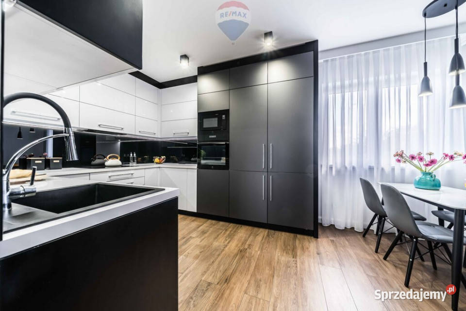 Całkowicie urządzony nowy dom Chomęcice mieszkalny