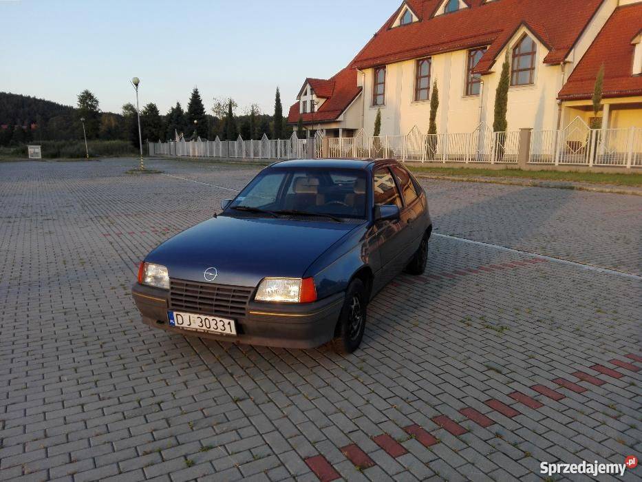 Opel Kadett E HATCHBACK 16 odtwarzacz DVD Jelenia Góra sprzedam