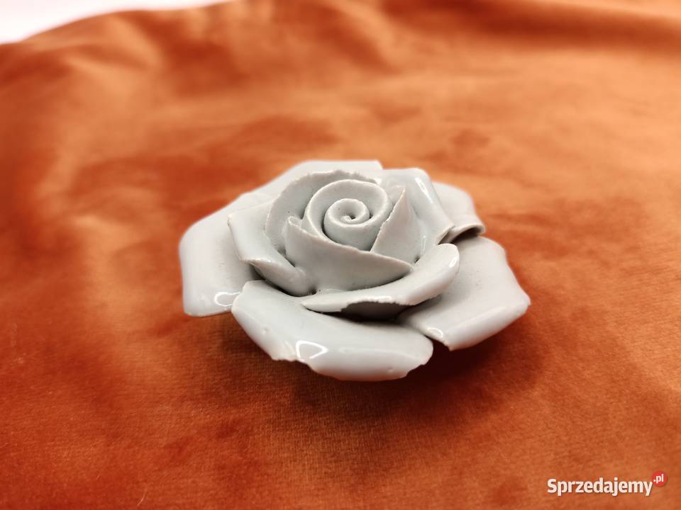 Figurka piękna ceramiczna róża w szarości lubelskie Zamość
