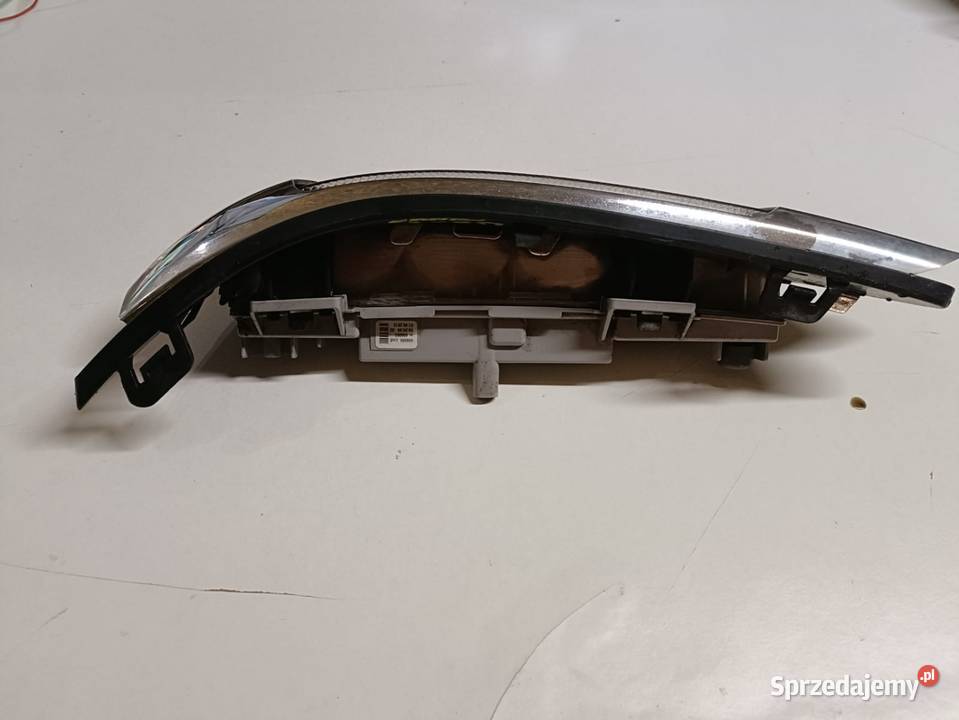 MERCEDES CKLASA W204 KRATKA PRAWA LED DRL PRAWY wielkopolskie Międzychód