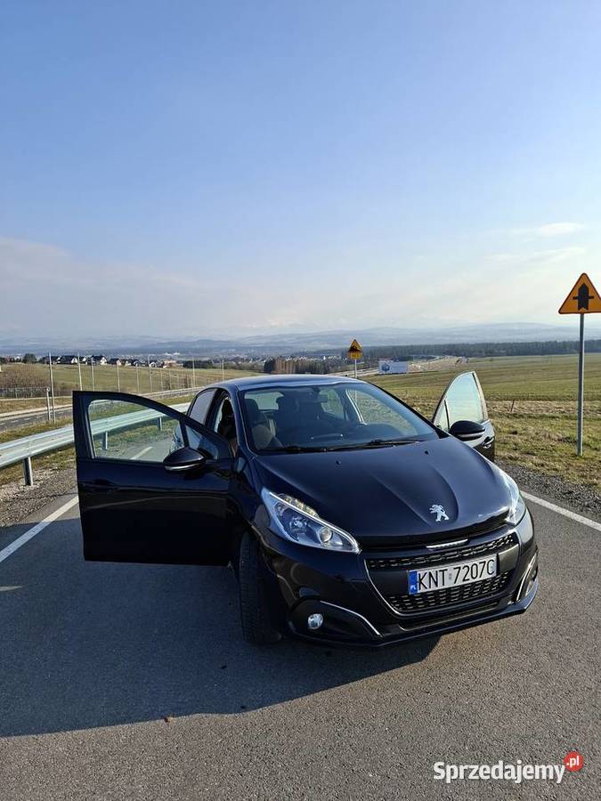 Peugeot 208 Allure Premium 12 PureTech Panorama Rok produkcji 2017 Nowy Targ