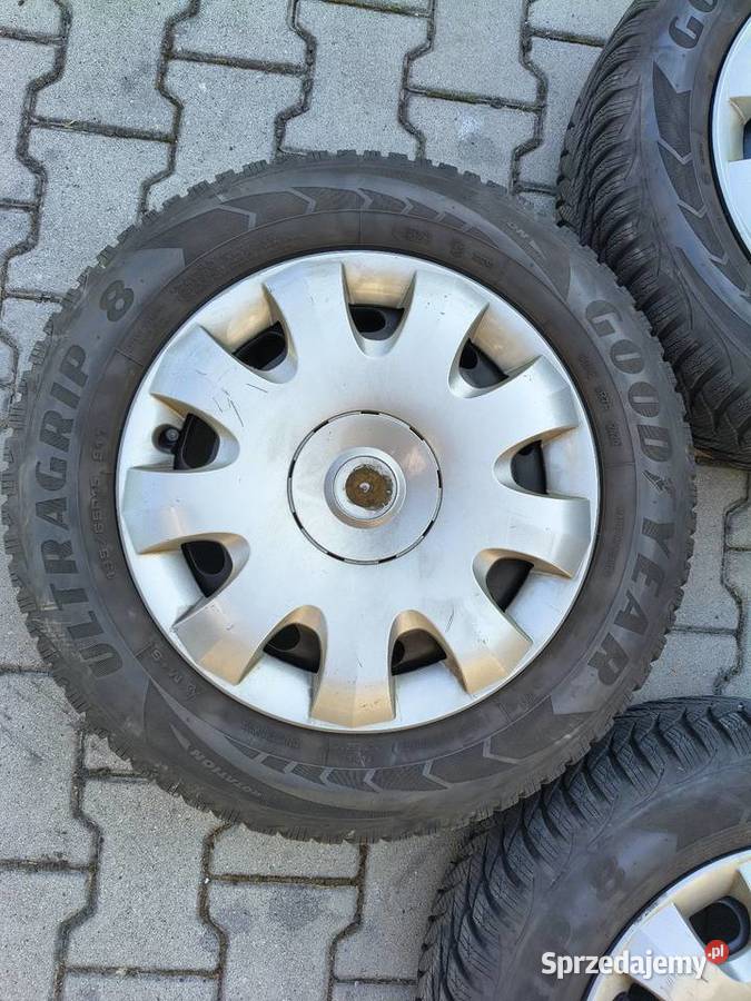 Sprzedam całe koła zimowe na stalowej feldze sprzedam