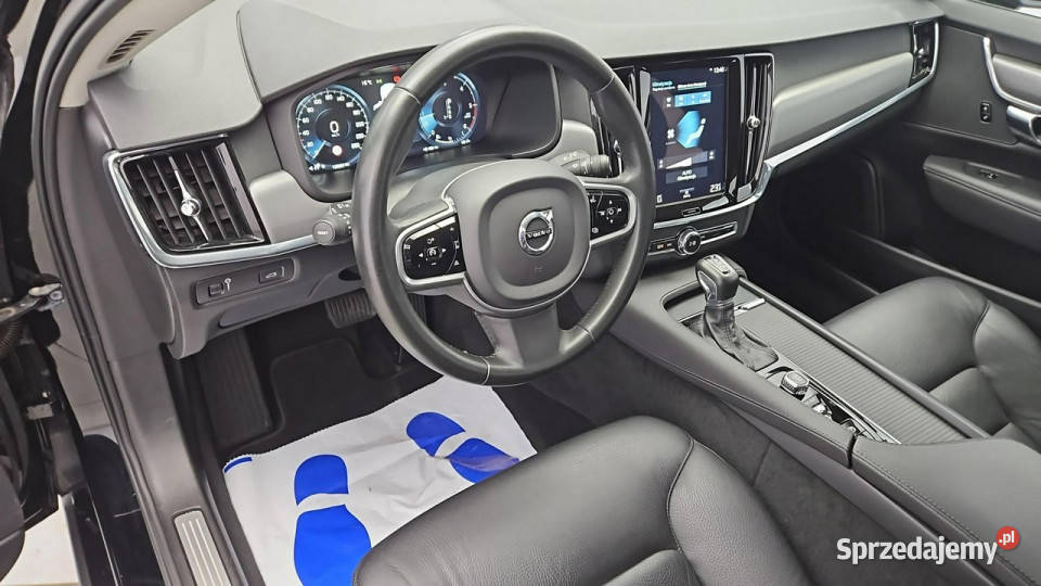 Volvo V90 D4 SCR Momentum Pro Z Polskiego Salonu czarny Warszawa