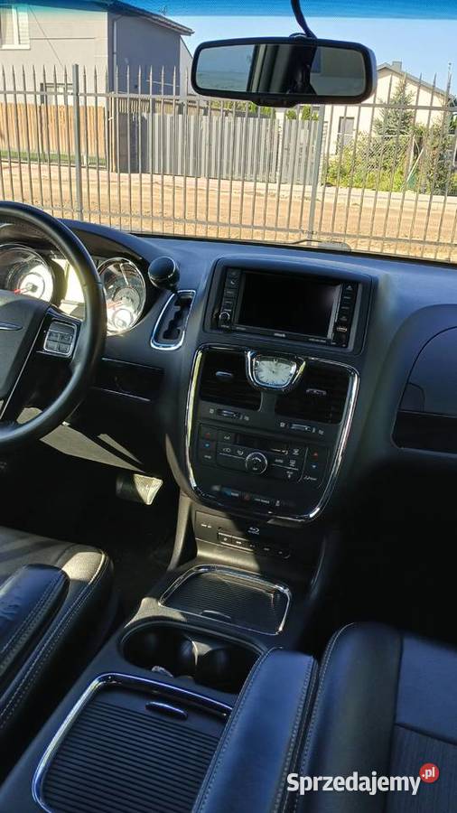 Chrysler town country