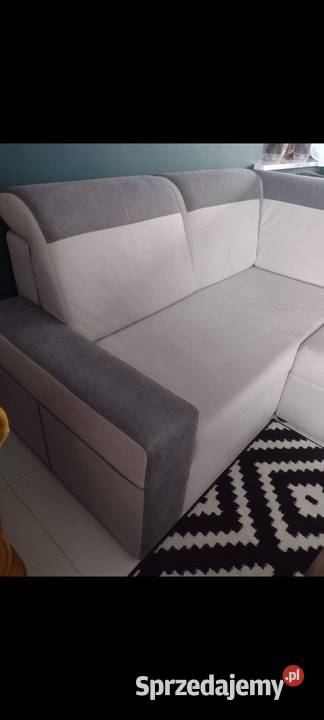 Rozkładany narożnik kanapa z pufkami Wilkołaz Dolny