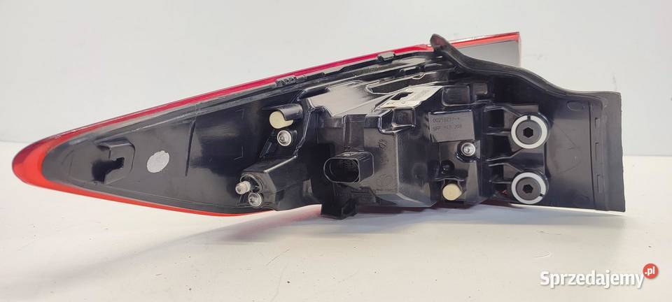 CUPRA FORMENTOR LAMPA PRAWY TYŁ 5FF945208