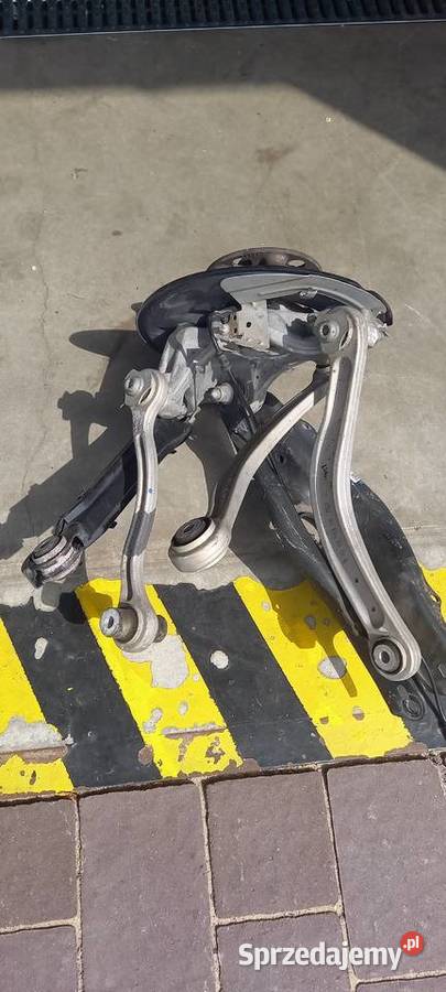 Zwrotnica prawy tył Mercedes GLC 2015 Niedrzwica Duża sprzedam