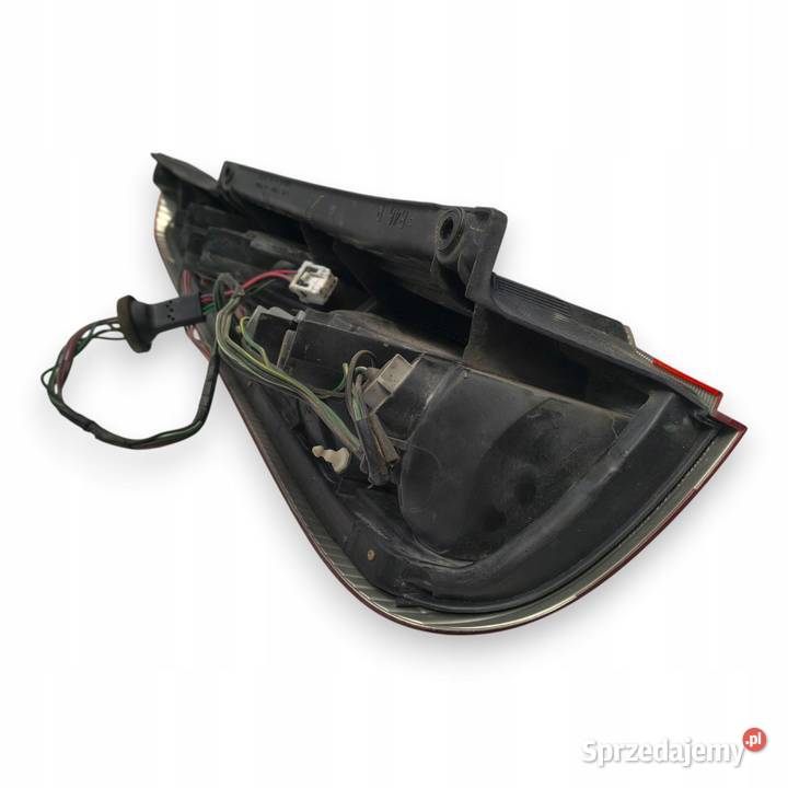 LAMPA PRAWA Nissan XTrail T30 20002007 tylna