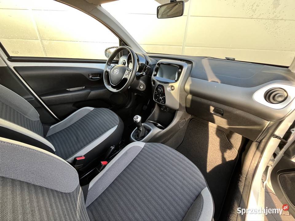 Toyota Aygo 10 VVTi Black Edition Rok produkcji 2020 Świdnica