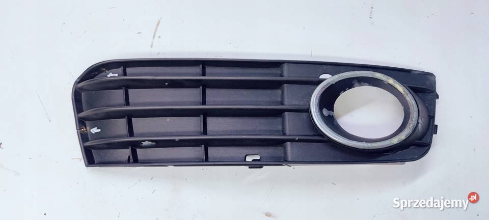 KRATKA ZDERZAKA PRAWA AUDI A4 B8 8KD807682 Przystajń