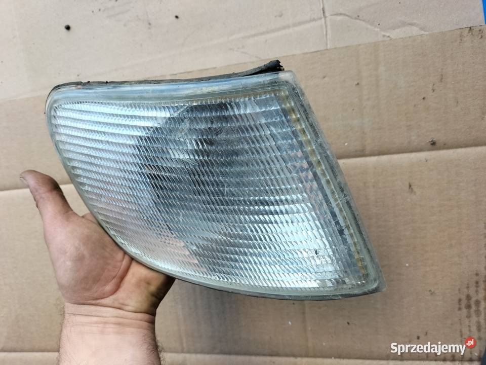 KIERUNKOWSKAZ MIGACZ PRAWY AUDI 100C4 100 C4 Części Kamień-Kolonia