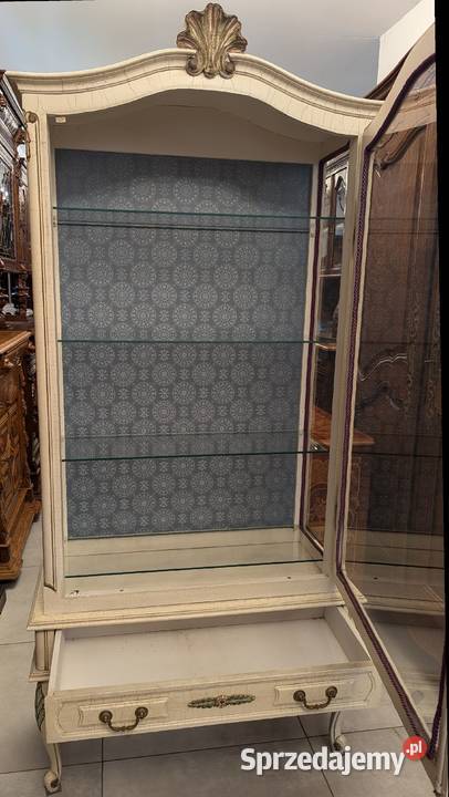 Piękna witryna ludwikowska ecruszer 88 sklep